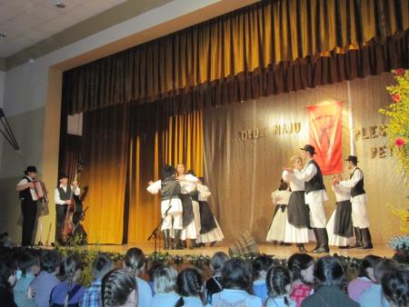 Prireditev Druži naju ples in petje posvečena dnevu žena 9